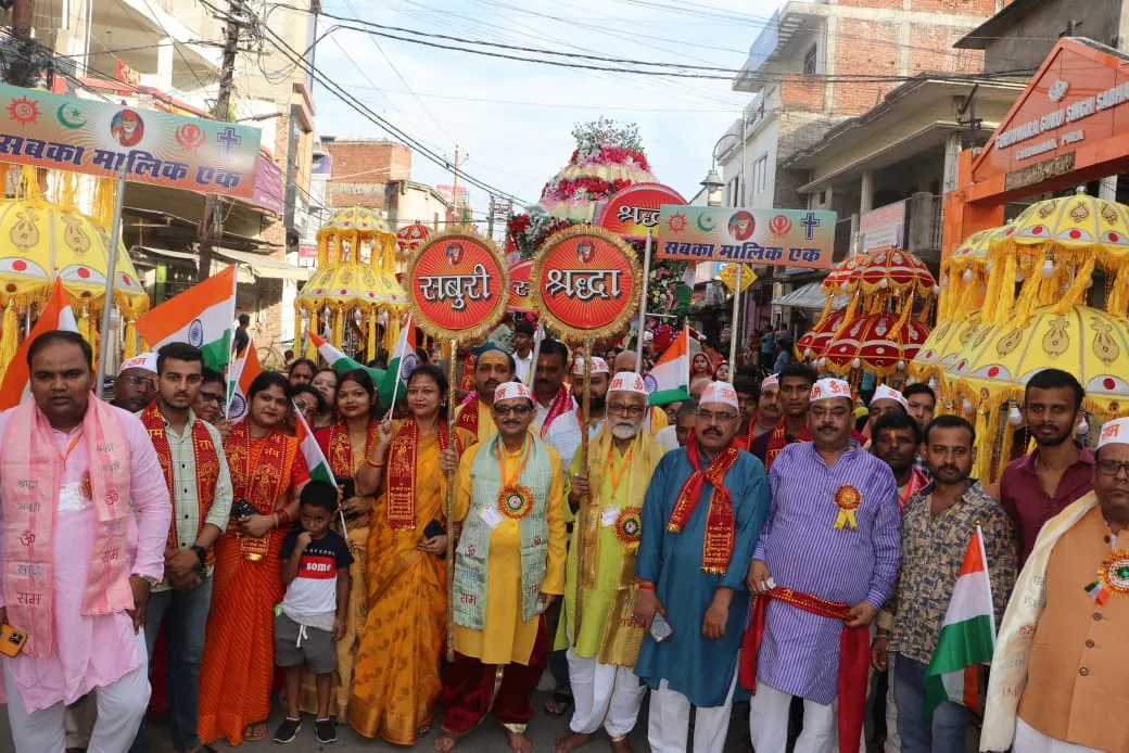 शोभायात्रा में दिखी राष्ट्रप्रेम की झलक,भक्तों ने लगाए साई बाबा के जयकारे