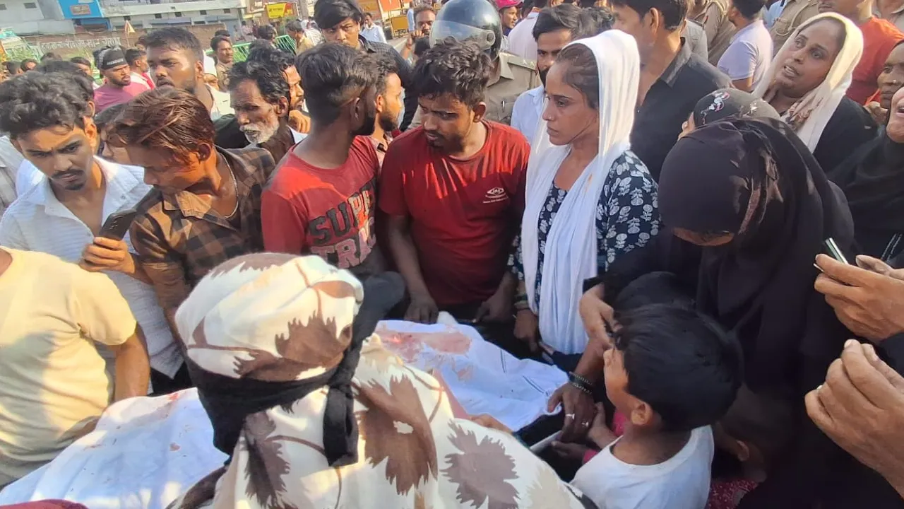 प्रयागराज की नैनी तहसील में युवक की दिनदहाड़े हत्या, हंगामे के बाद खुला जाम