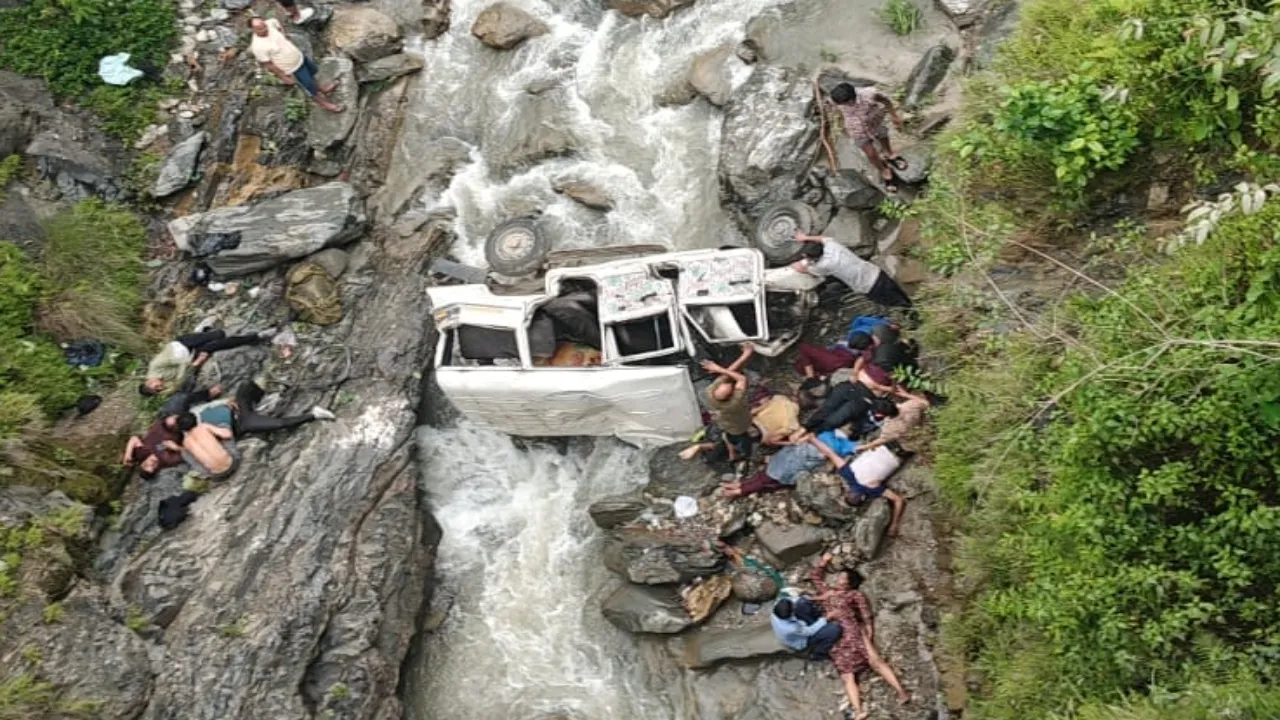 Pithoragarh Accident : 150 फीट गहरी खाई में गिरी बोलेरो, आठ की मौत पांच घायल,  सीएम धामी ने जताया दुख 