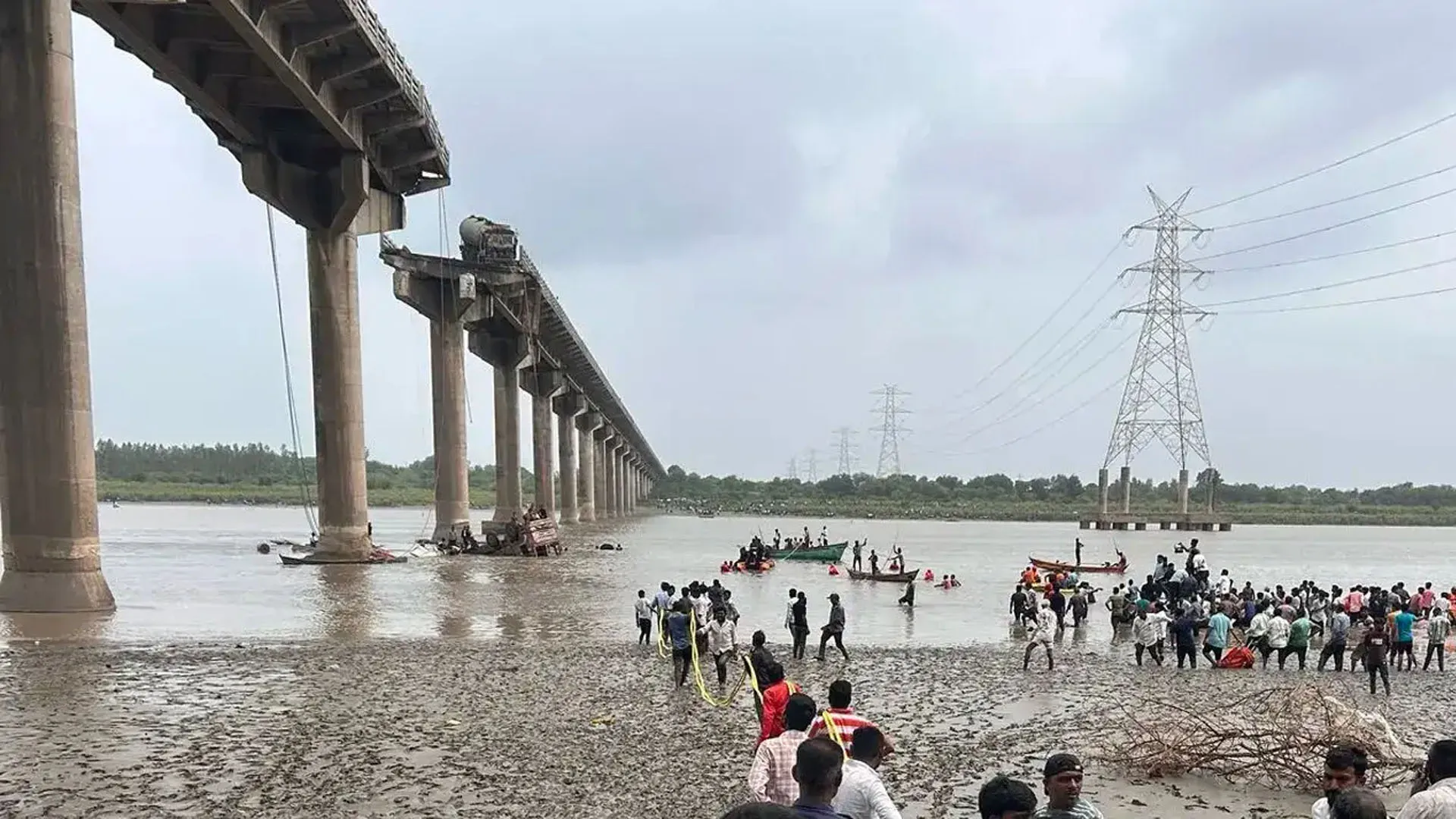 पीलीभीत में पुल और पुलिया पर रोका गया यातायात...वड़ोदरा की घटना से लिया सबक