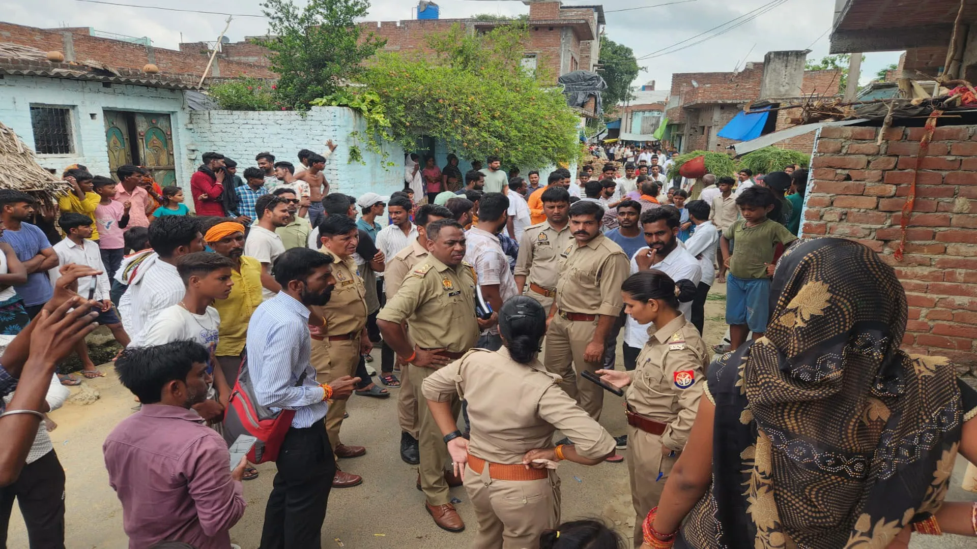 शाहजहांपुर: प्रार्थना और चंगाई सभा की आड़ में धर्मांतरण ! हिंदू संगठनों के हंगामे पर चार हिरासत में लिए