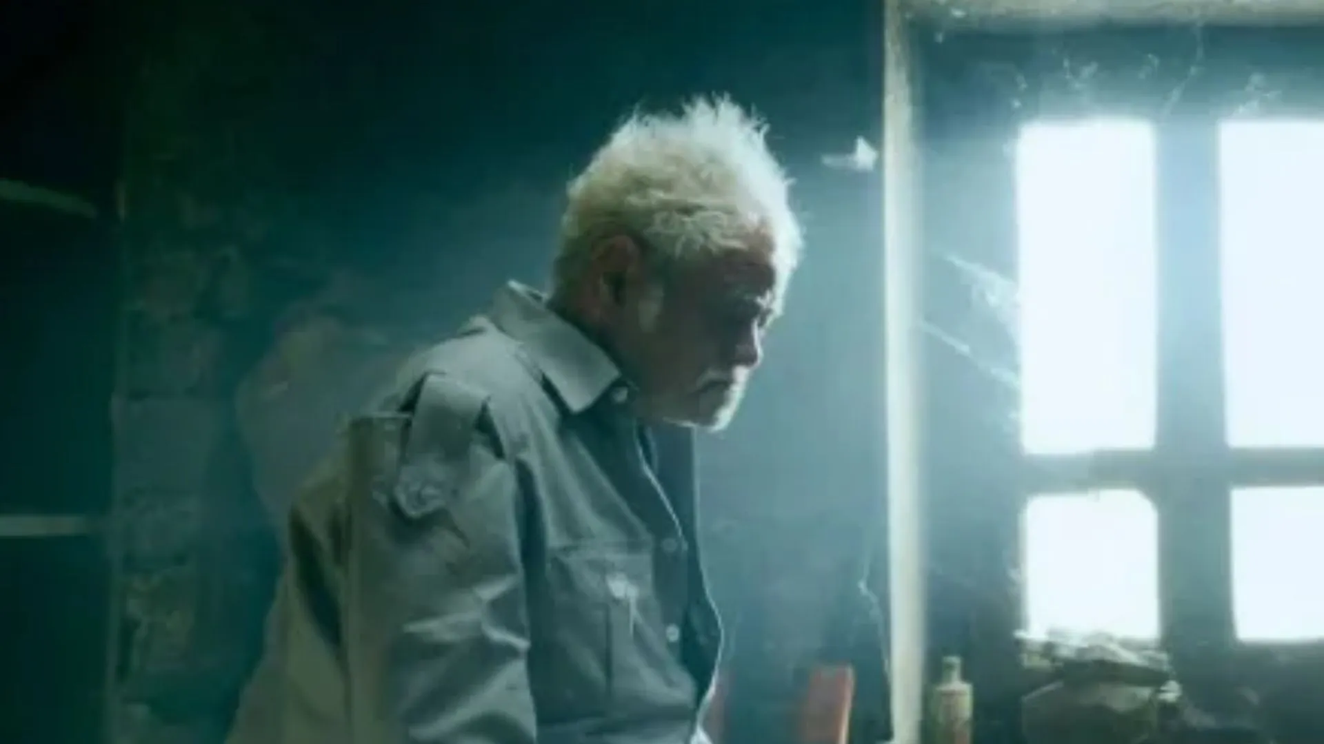  'लंबी दाढ़ी और बिखरे बाल' कॉमिक अभिनय के लिये मशहूर संजय मिश्रा की ‘पोस्टमैन’ का फर्स्ट लुक रिलीज