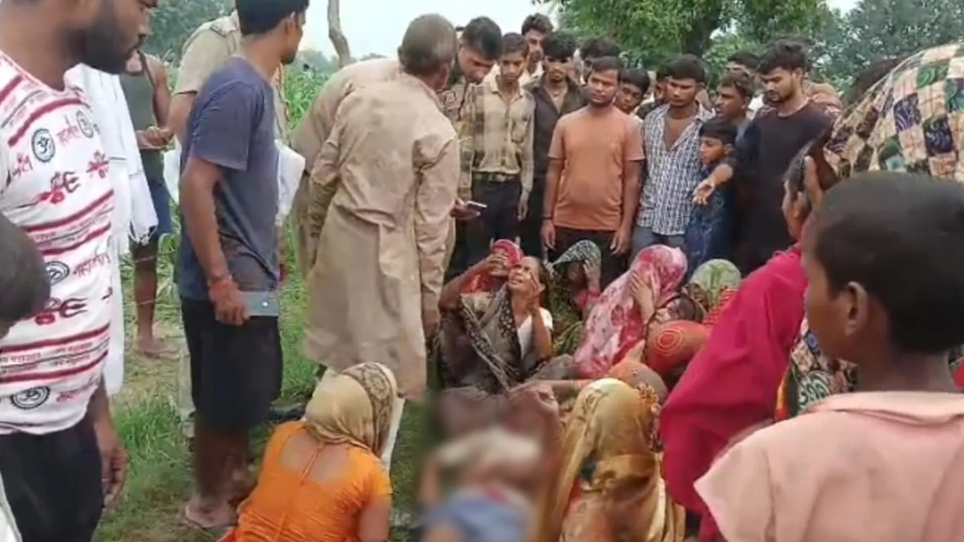 बदायूं : खेत पर तारकशी के करंट से किसान की मौत