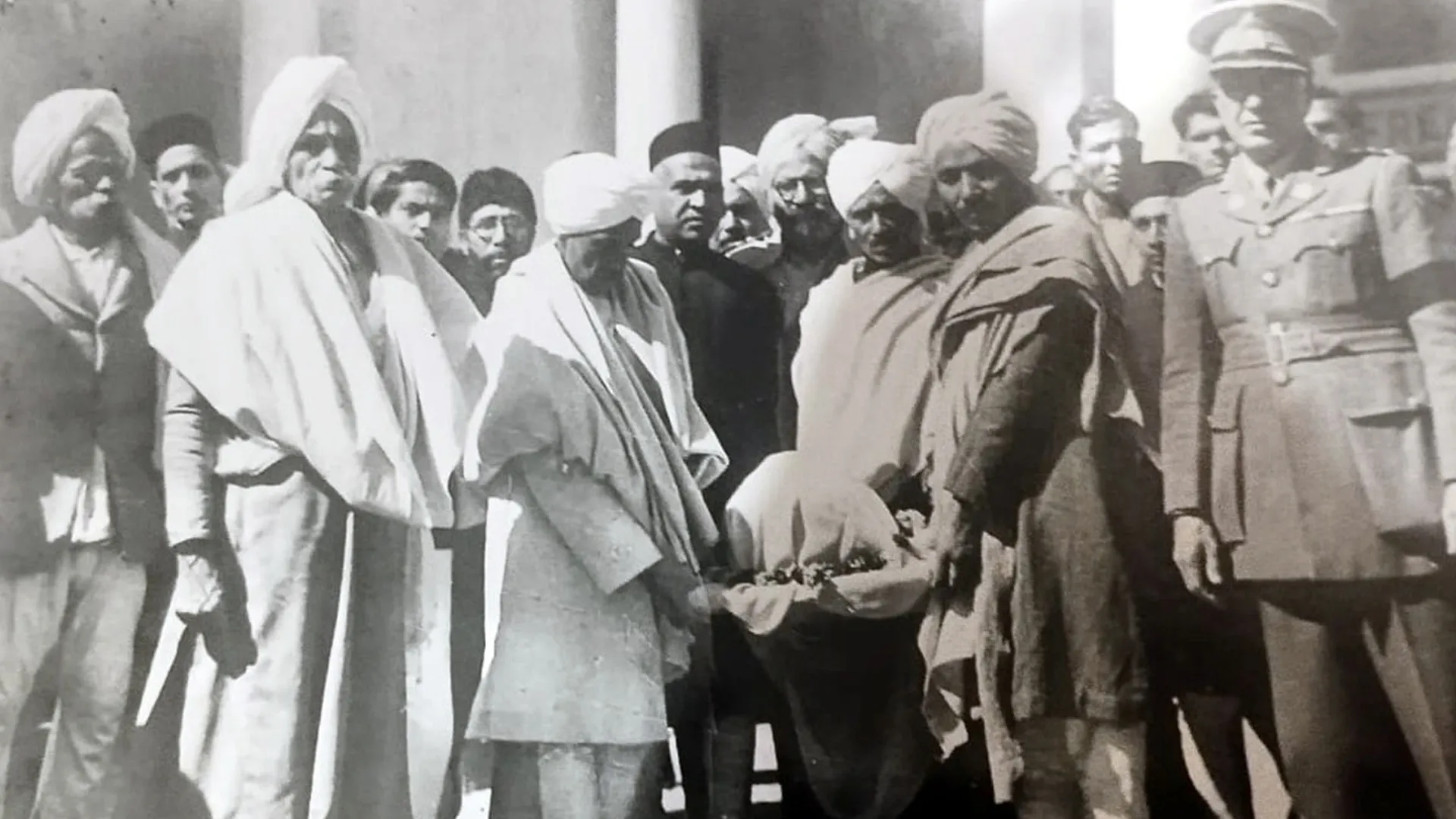 नवाब की स्पेशल ट्रेन से रामपुर पहुंची थीं बापू की अस्थियां