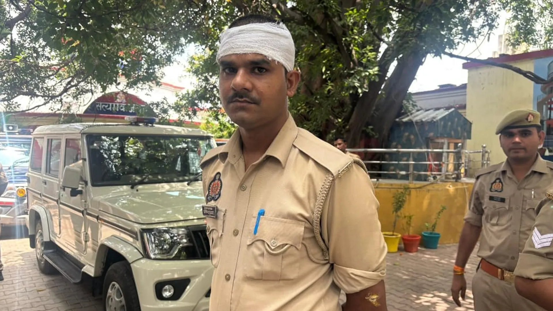 लखीमपुर खीरी : जीआरपी सिपाही ने खुले में बाथरूम से रोका तो बैरक में घुसकर कर दी पिटाई
