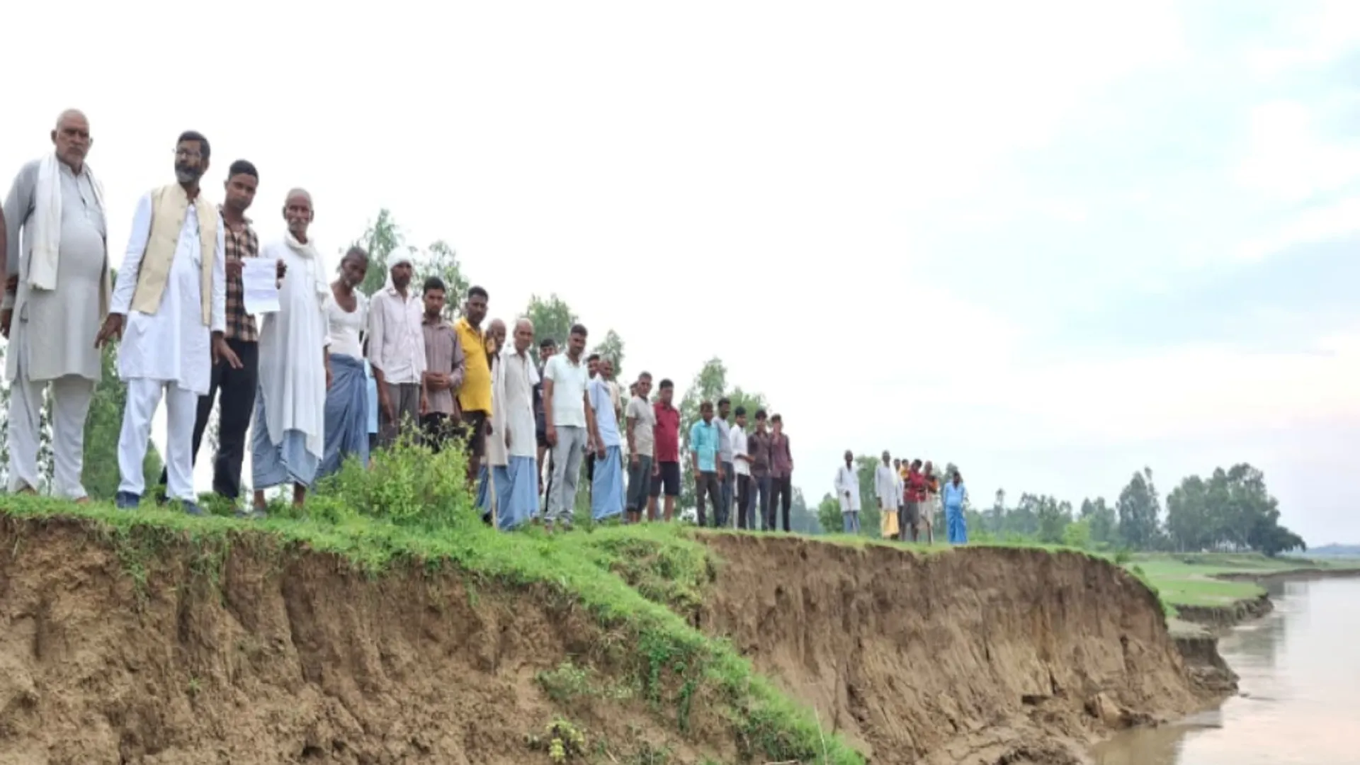 पीलीभीत: देवहा नदी से कटान की चिंता सताई, ग्रामीणों बोले: नहीं बना पक्का तटबंध तो आगामी सालों में बढ़ेगी मुश्किल