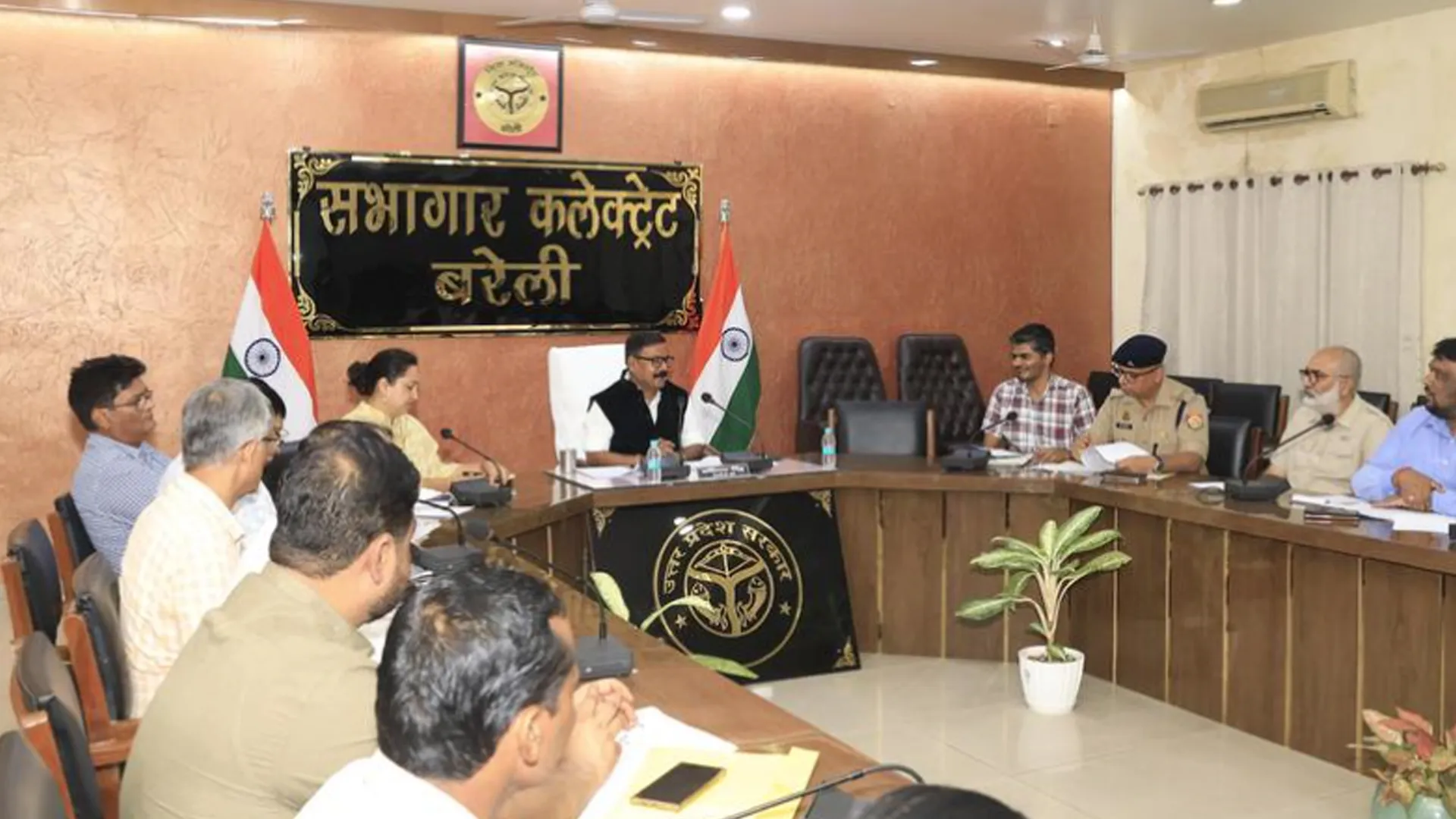 बरेली : किला नदी संरक्षित करने की कवायद, आसपास के भवनों के मालिकों को जारी करें नोटिस