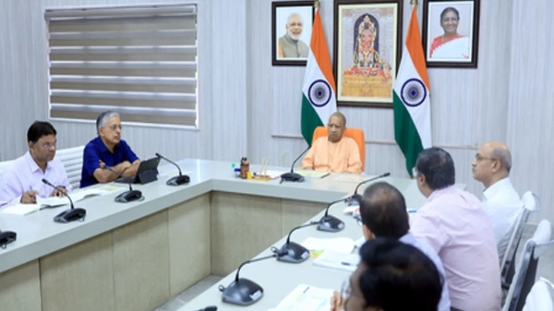 फुटवियर मैन्युफैक्चरिंग में वैश्विक स्तर पर प्रतिस्पर्धा के लिए तैयार होगा UP, MSME के माध्यम से बढ़ेगा छोटे व्यापारियों का कद   