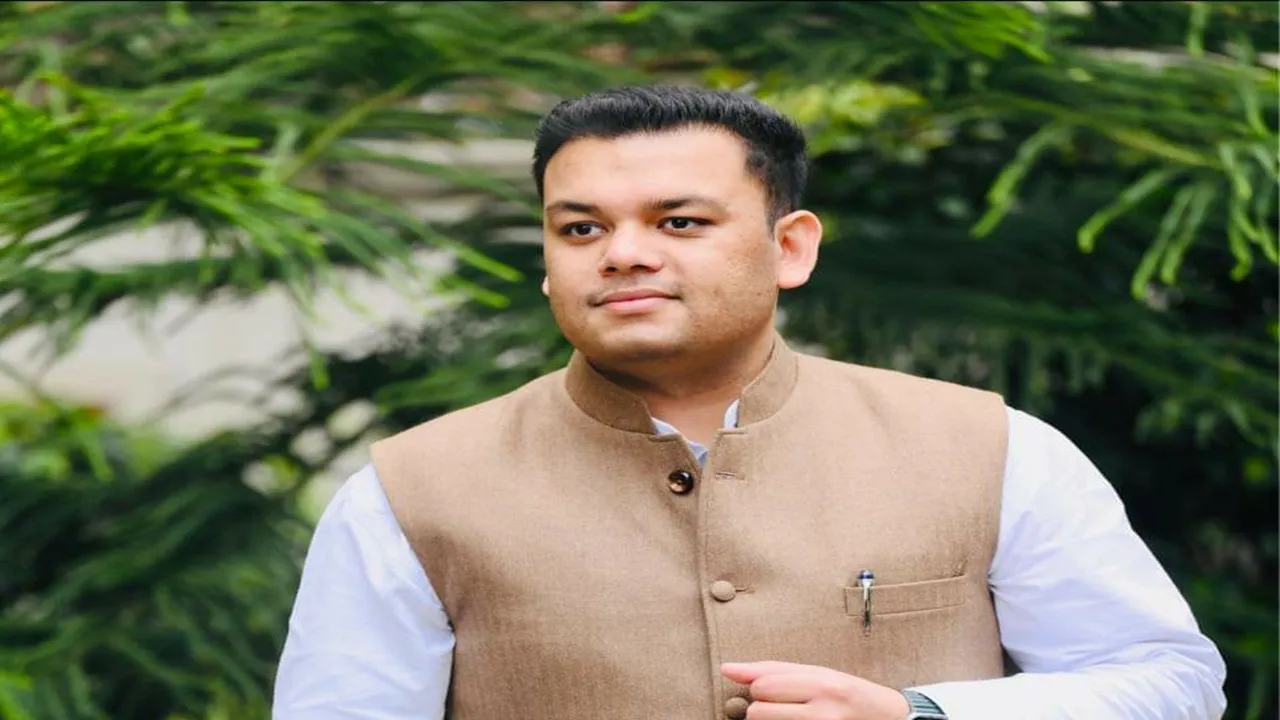 मंत्री संदीप सिंह ने अखिलेश पर बोला तीखा हमला, कहा- सपा राज में शिक्षा व्यवस्था थी तुष्टिकरण का शिकार 