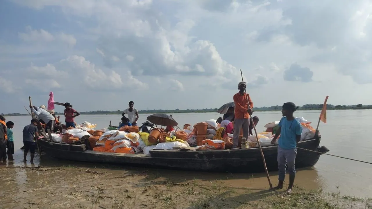  बाराबंकी: घट रहा सरयू का जलस्तर, सक्रामक रोगों ने पसारे पैर, प्रभावित गांवों की बढ़ी दिक्कतें, कटान शुरू