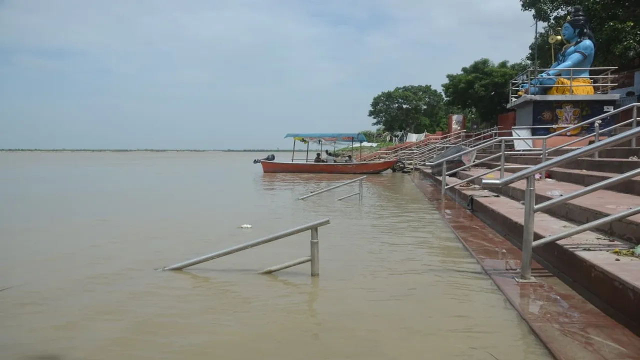 कानपुर: गंगा का बढ़ा जलस्तर, जल आयोग और सिंचाई विभाग ने बढ़ाई निगरानी
