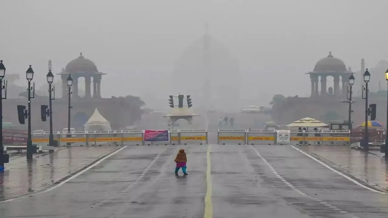 Delhi Rain: दिल्ली में सुबह से झमाझम बारिश, जलभराव से यातायात ठप, मौसम विभाग ने जारी किया ‘ओरेंज’ अलर्ट