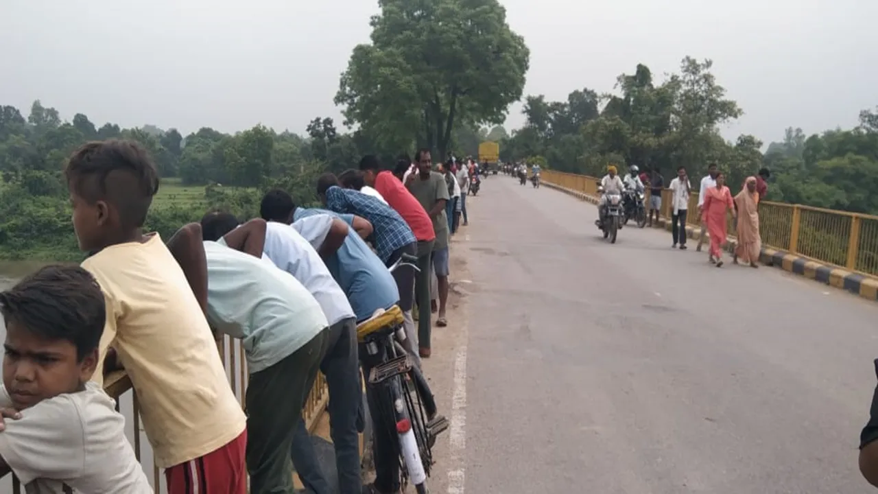 बाराबंकी: प्रताड़ना से तंग विवाहिता ने दो बेटों संग लगाई नदी में छलांग, पति की मौत के बाद देवर से की थी शादी