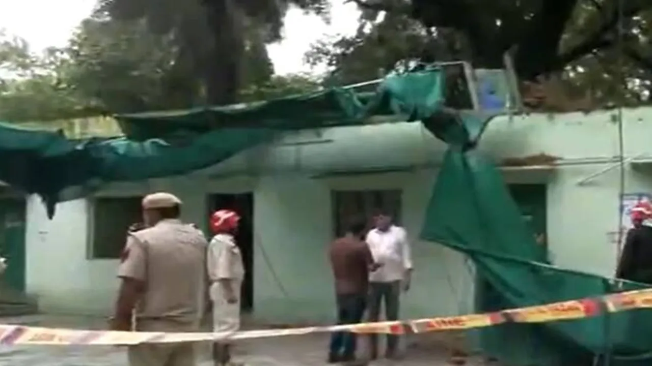 दिल्ली: हुमायूं के मकबरे में बड़ा हादसा, कमरे की छत गिरने से 5 लोगों की मौत, 10 से अधिक लोग घायल