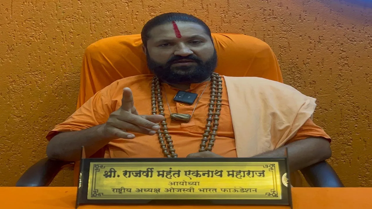 गीता बनाम संविधान बयान पर मचा घमासान, अनिरुद्धाचार्य को एकनाथ महाराज की दो-टूक- “संविधान के विरोधी बाबा देश के गुनहगार”