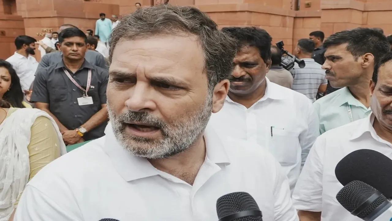 LIVE: संविधान को नष्ट करने की कोशिश कर रही है भाजपा और RSS... ‘वोटर अधिकार यात्रा’ से पहले राहुल गांधी ने EC पर फिर साधा निशाना 