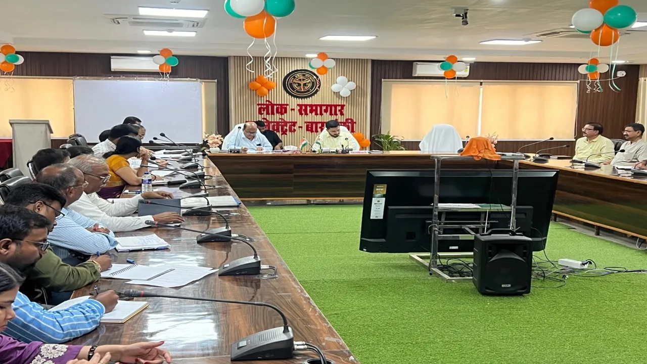 बाराबंकी: चकबंदी कार्यों में लाएं रफ्तार और पारदर्शिता, जिलाधिकारी ने दी सख्त हिदायत