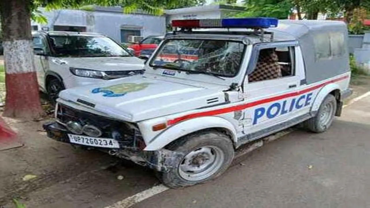 प्रतापगढ़: एएसपी के स्कॉर्ट की जिप्सी डिवाइडर से टकराकर पलटी, छह सिपाही घायल