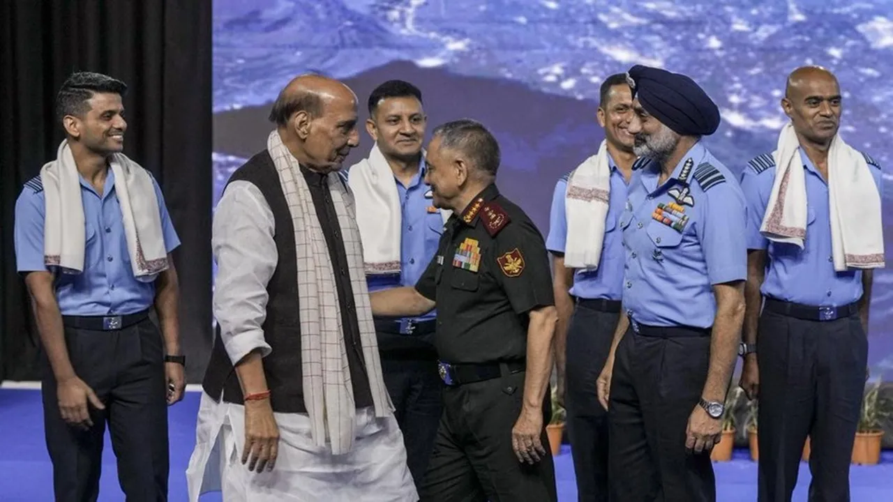 गगनयात्रियों को राजनाथ सिंह ने किया सम्मानित, कहा-  गगनयान मिशन आत्मनिर्भर भारत की यात्रा में नए अध्याय का प्रतीक 