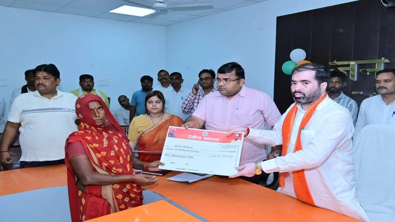 बाढ़ पीड़ितों के हर संकट में साथ खड़ी सरकार- सतीश शर्मा