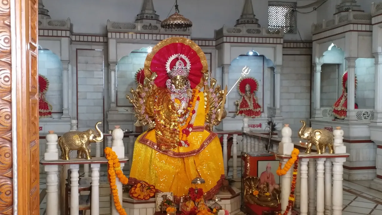 अद्भुत अष्टादशभुजा महालक्ष्मी मंदिर 