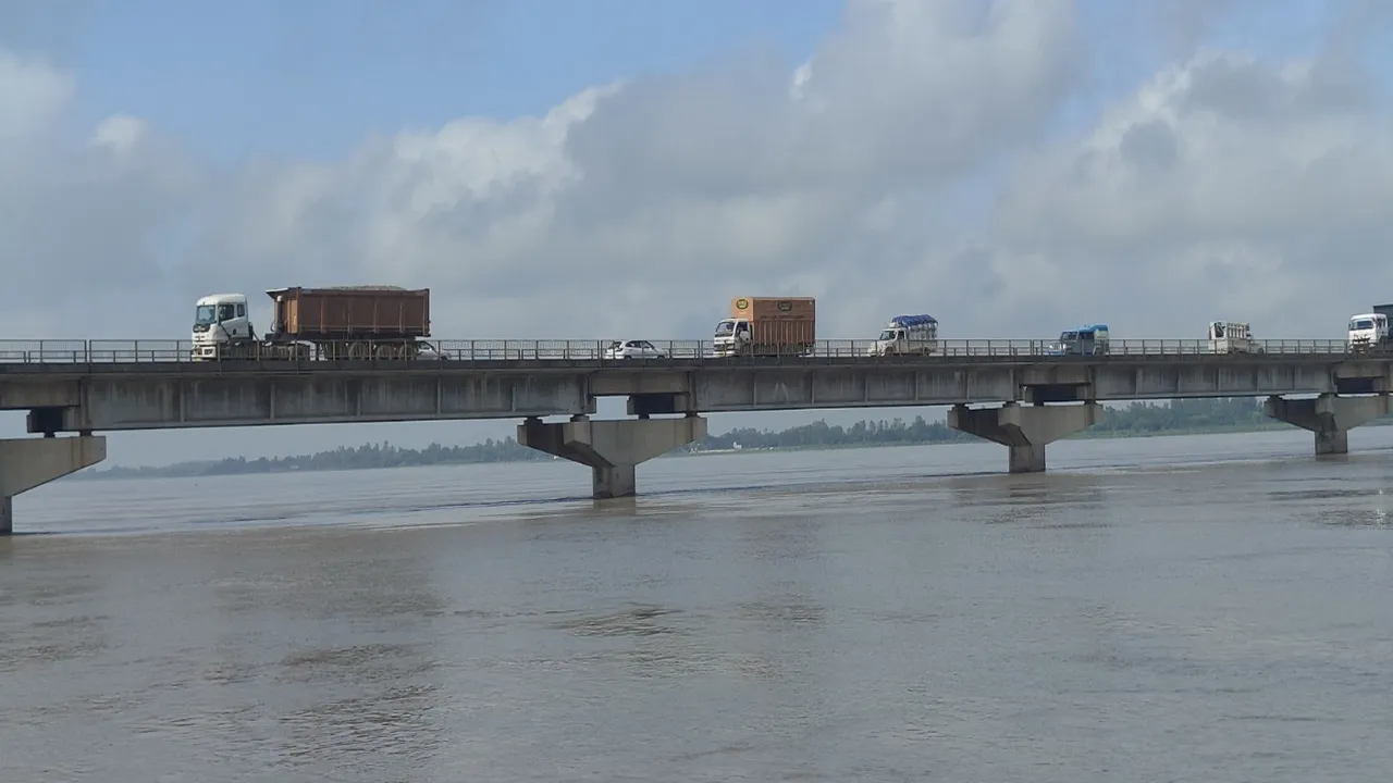 बाराबंकी: चेतावनी बिंदु के करीब पहुंची सरयू नदी, तराई क्षेत्र में फैली दहशत