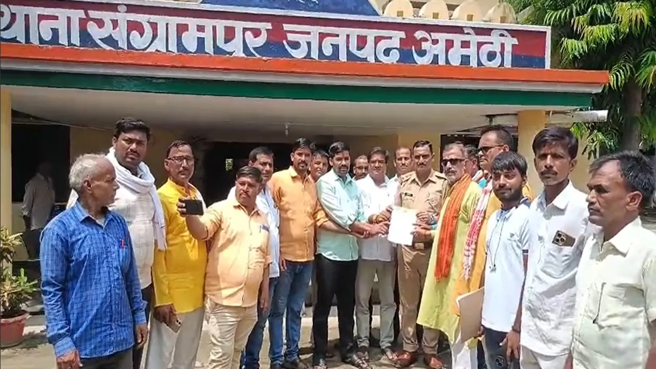 PM मोदी की मां पर अभद्र टिप्पणी करना मातृ शक्ति का अपमान... अमेठी में भाजपाइयों ने सौंपा ज्ञापन