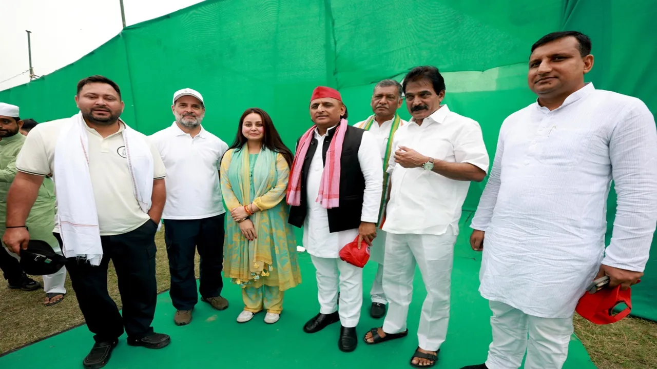 बिहार 'वोटर अधिकार यात्रा' में शामिल हुए अखिलेश यादव, राहुल-तेजस्वी के साथ जीप में हुए सवार  