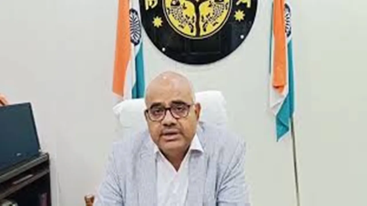 कानपुर: विद्यालयों में जर्जर कक्षों में बच्चों को बिठाया तो सख्त कार्रवाई, डीएम ने दिए निर्देश  