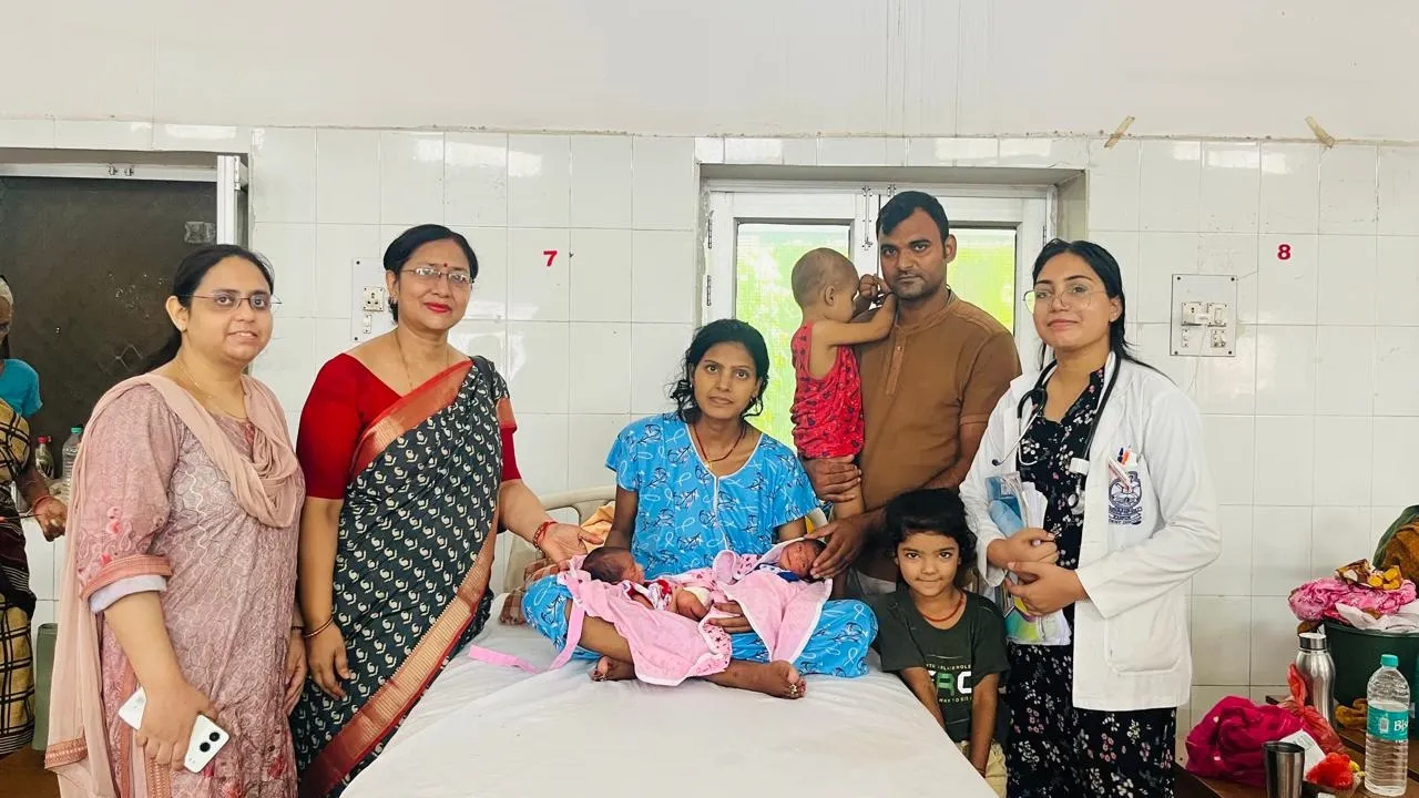 कानपुर: मालदा एक्सप्रेस ट्रेन में फटी बच्चेदानी की थैली, GSVM में बची मां व जुड़वा बच्चों की जान