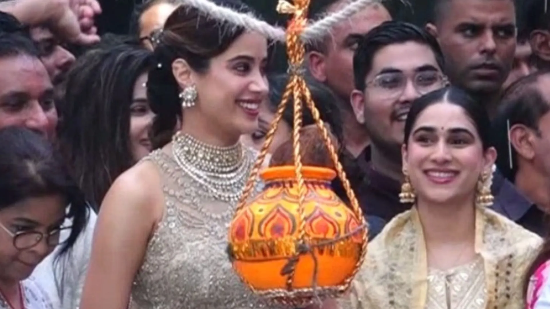 रोज बोलूगीं भारत माता की जय.. ट्रोलर्स पर भड़की जान्हवी कपूर, कहा- नहीं बोलती तो प्रॉब्लम, बोला तो..