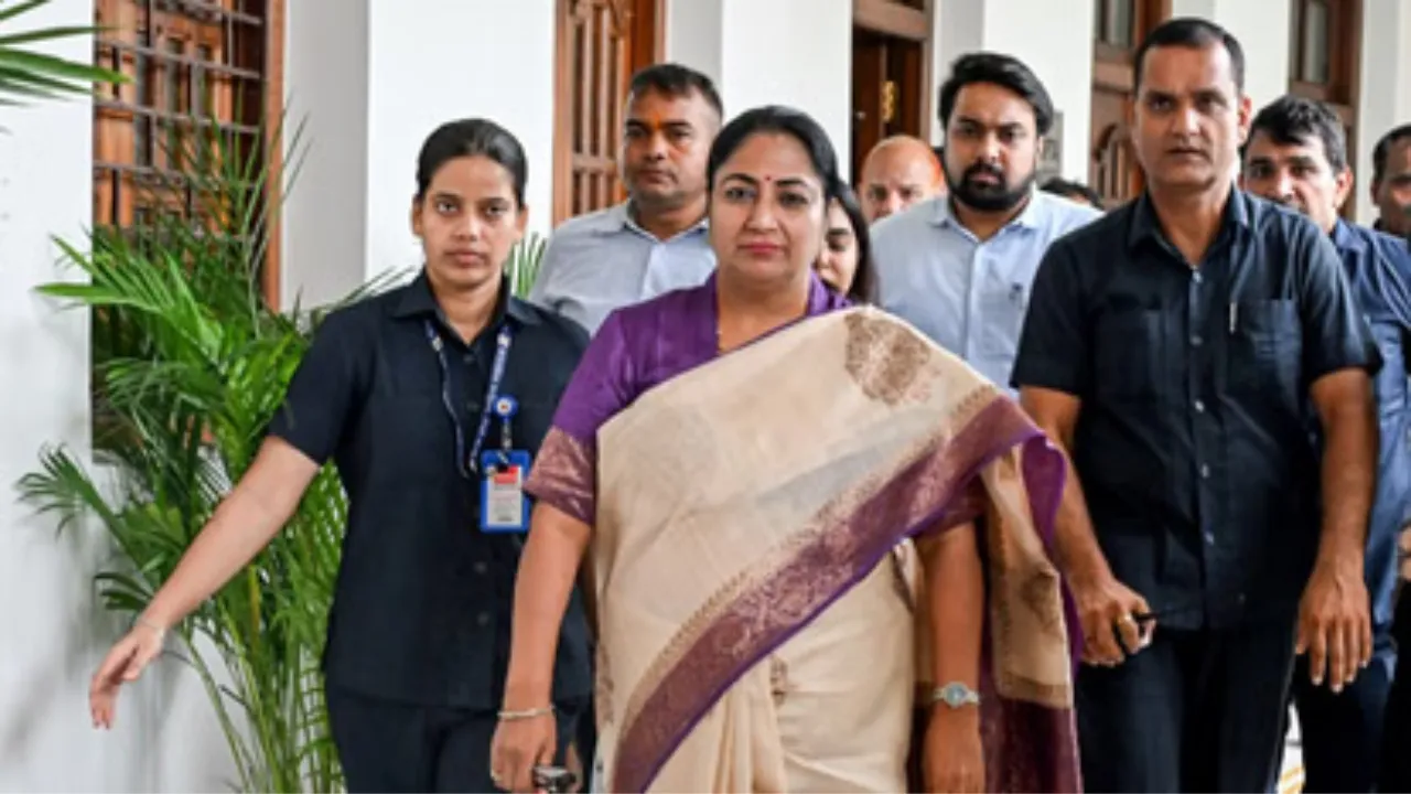 Rekha Gupta Security: अब CRPF नहीं करेगी दिल्ली की मुख्यमंत्री की सुरक्षा, सरकार ने दिल्ली पुलिस को दी जिम्मेदारी