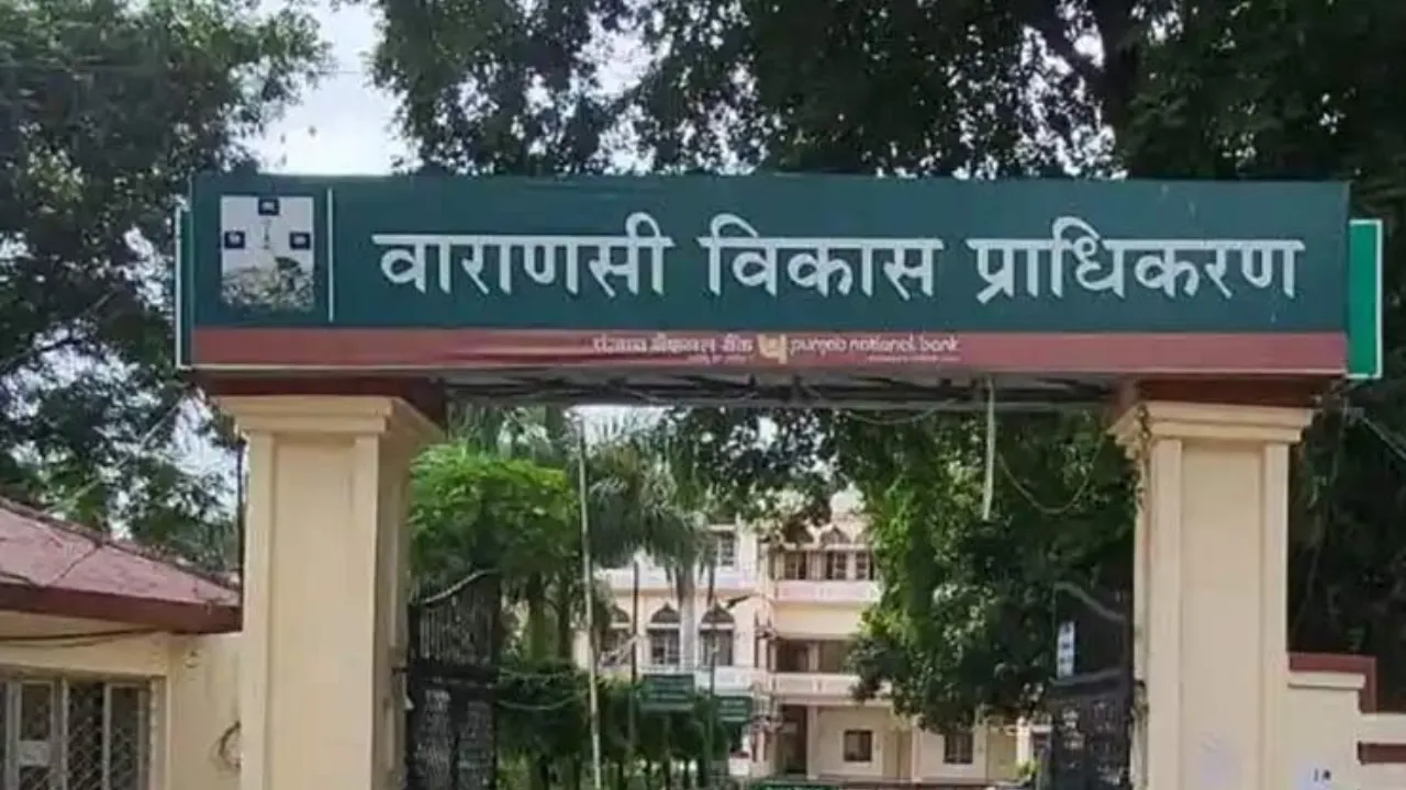 Varanasi: सोशल मीडिया पर अवैध भवन का प्रचार-प्रसार, प्रशासन ने किया सील