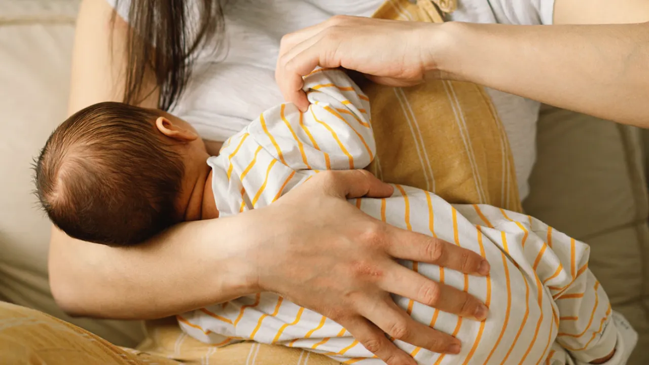 World Breastfeeding Week: स्तनपान से बच्चे को रोगों का खतरा कम, मां को भी फायदा
