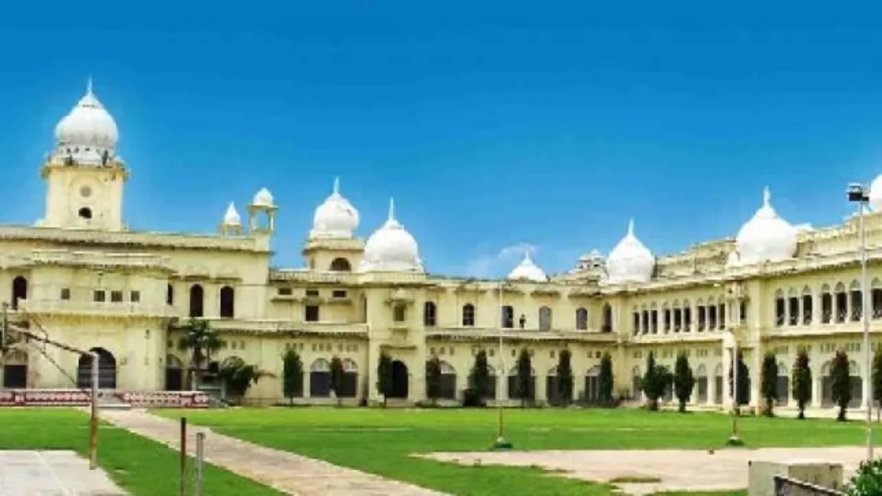 Luckonw University शिक्षक की सोशल मीडिया पोस्ट से छात्रों में आक्रोश, हसनगंज थाने में एफआईआर दर्ज करने की मांग