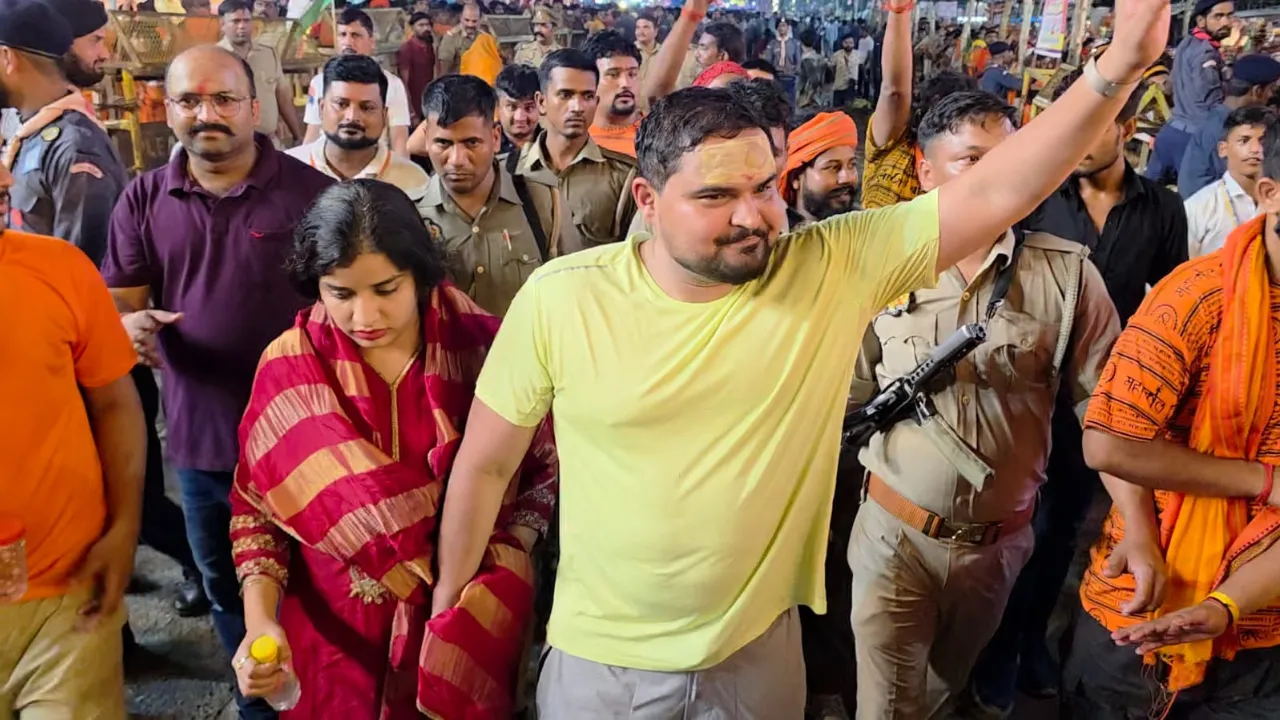 भाजपा विधायक प्रतीक भूषण सिंह ने 30 किमी पैदल चलकर पत्नी संग किया जलाभिषेक, माता-पिता के दीर्घायु का मांगा आशीर्वाद