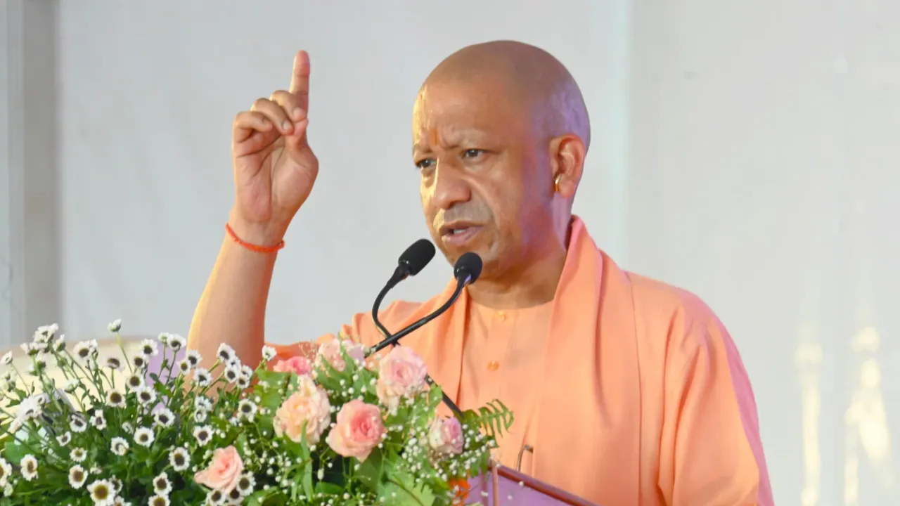 मुख्यमंत्री योगी आज अलीगढ़ और आगरा की दौरे पर, शुरू करेंगे अटलपुरम... करोड़ों की परियोजनाओं की देंगे शुरुआत