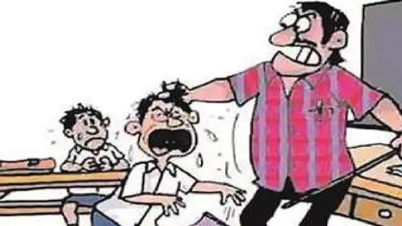 UP News: स्कूलों में अब बच्चों की पिटाई नहीं कर सकेंगे गुरुजी, मुर्गा बनाने पर भी हो जाएगी कार्रवाई 