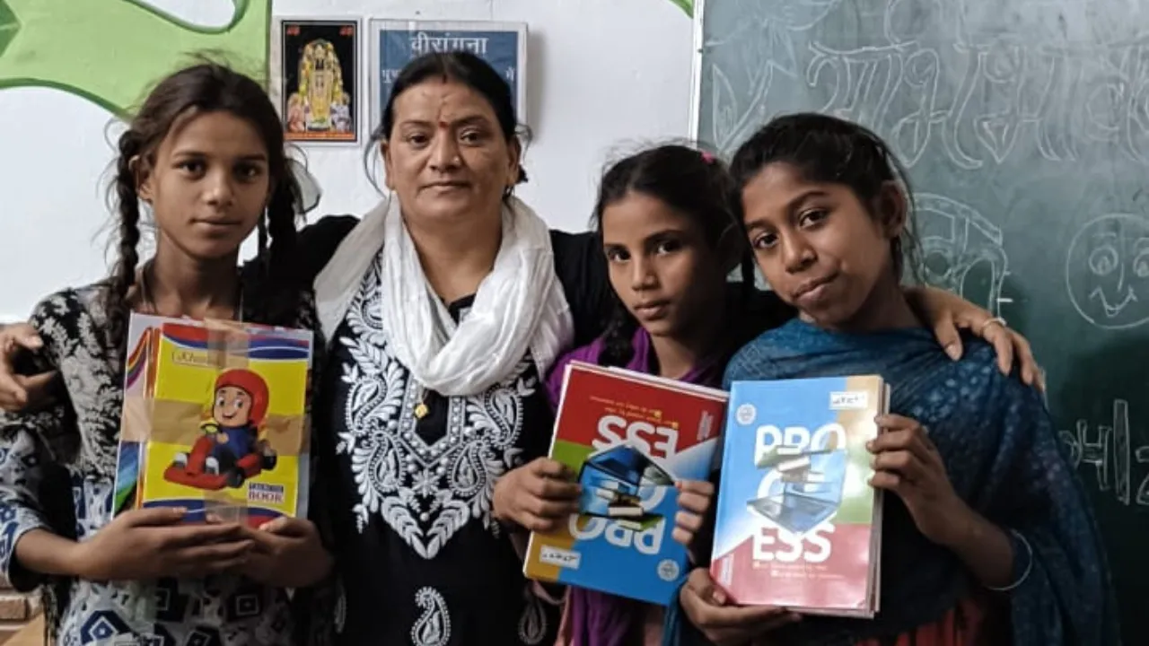 बच्चों के चेहरे पर शिक्षा का मुस्कान बिखेरनी वाली ‘वीरांगना’, समाज और शिक्षा से उपेक्षित बच्चों का भविष्य संवारने में जुटी गुंजन