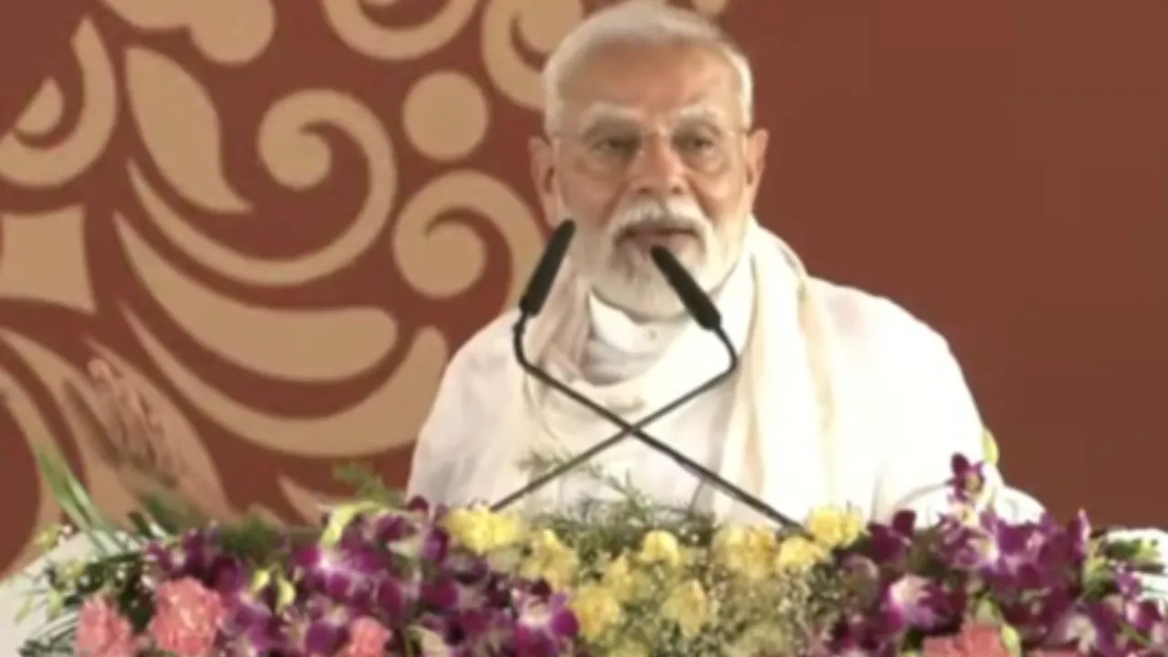 PM मोदी ने साधा सपा और कांग्रेस पर निशाना, कहा- विपक्ष को पाकिस्तान का दुख सहन नहीं होता