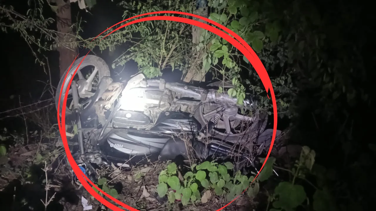 सड़क हादसे में बाइक सवार दो युवकों की मौत, करनैलगंज-कटरा मार्ग पर उमरिया नहर के पास हुआ हादसा