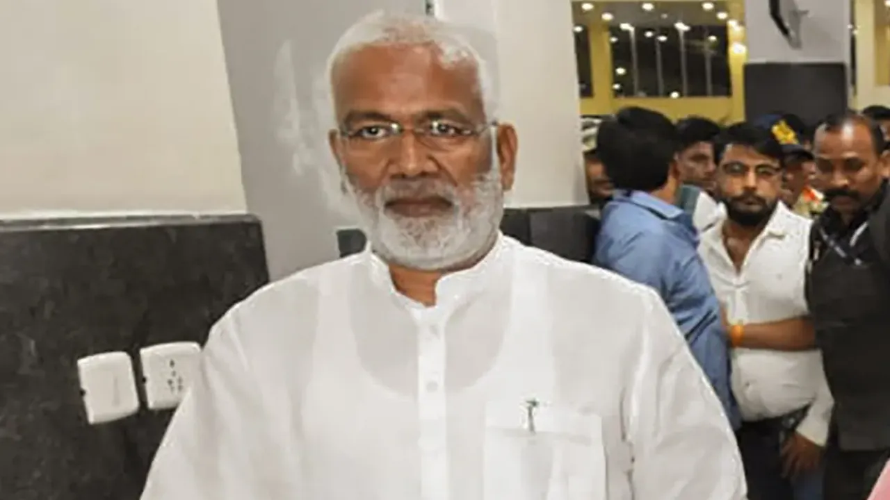 यूपी में मंत्री के बेटे को अनधिकृत प्रोटोकॉल: निजी सचिव पर गिरी गाज, जानें पूरा मामला