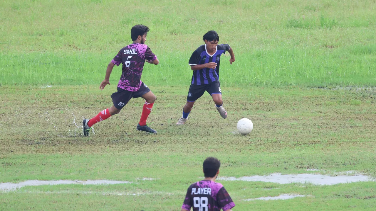 यूपी पुलिस को गौरव ने, तो उजय को आशीष ने दिलाई जीत... सतीश शुक्ला मेमोरियल फुटबॉल लीग