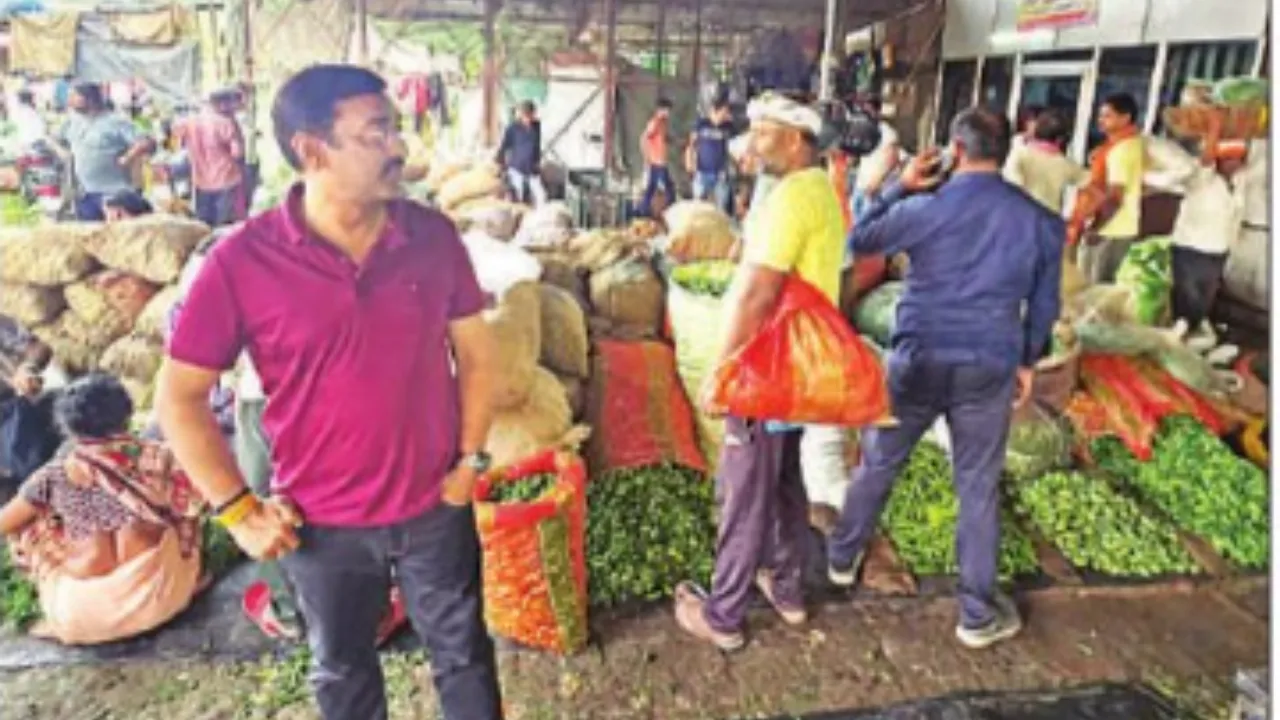 दुबग्गा मंडी में अनियमितता का भंडार, प्रभारी का रोका वेतन... सहायक निलंबित, बिना पर्ची हो रही थी वाहनों की एंट्री