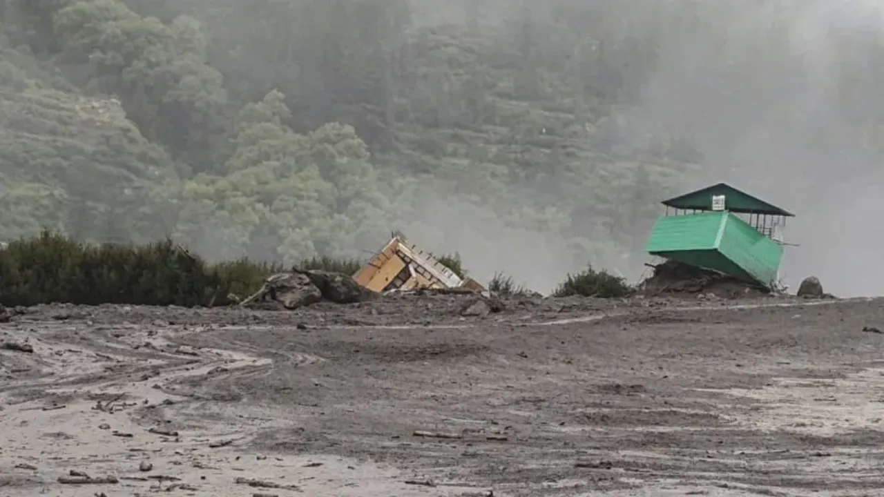 जम्मू-कश्मीर में बादल फटने से तबाहीः तीन की मौत, कई लापता, शुरू हुआ रेस्क्यू ऑपरेशन