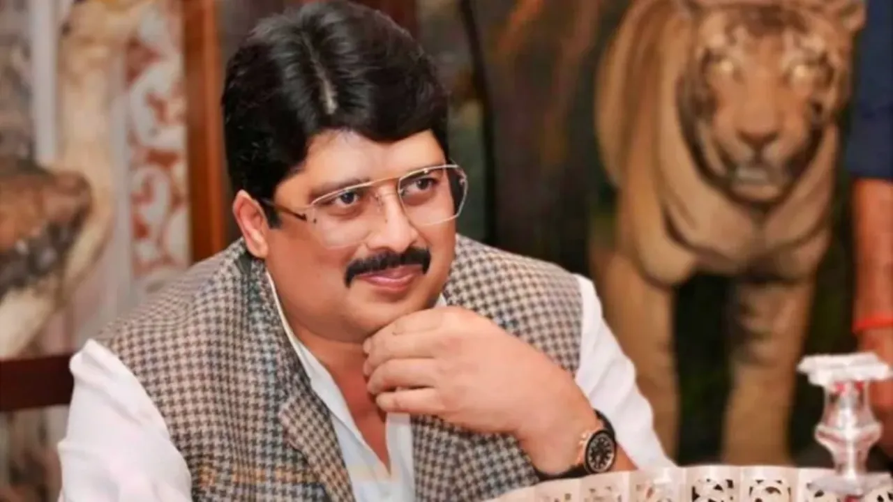 कुंडा विधायक राजा भैया ने की संविधान की प्रस्तावना से दो शब्द हटाने की मांग, बताई ये वजह... सपा ने किया पलटवार