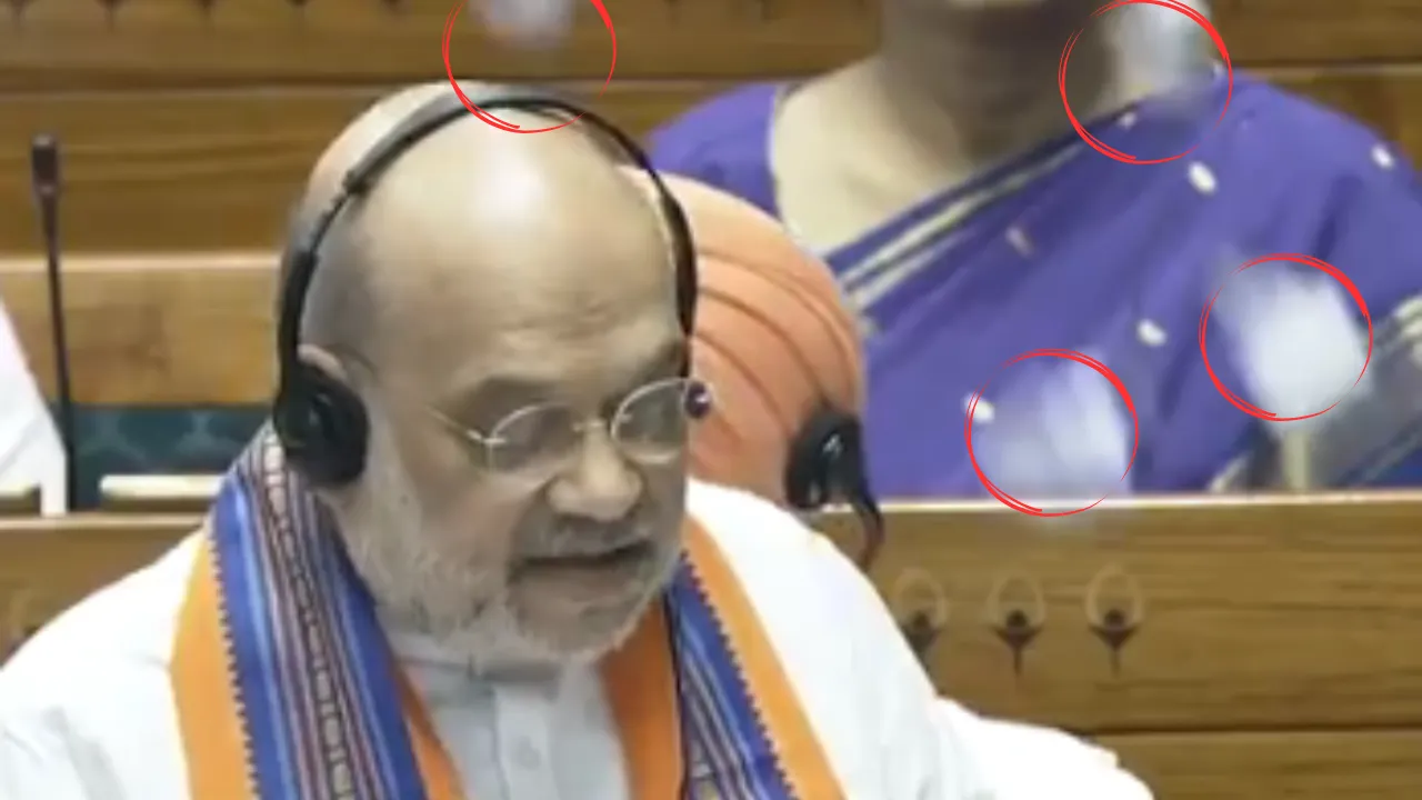 लोकसभा में हंगामा: अमित शाह ने पेश किया संविधान संशोधन विधेयक, विपक्ष ने गृह मंत्री पर फेंके कागज