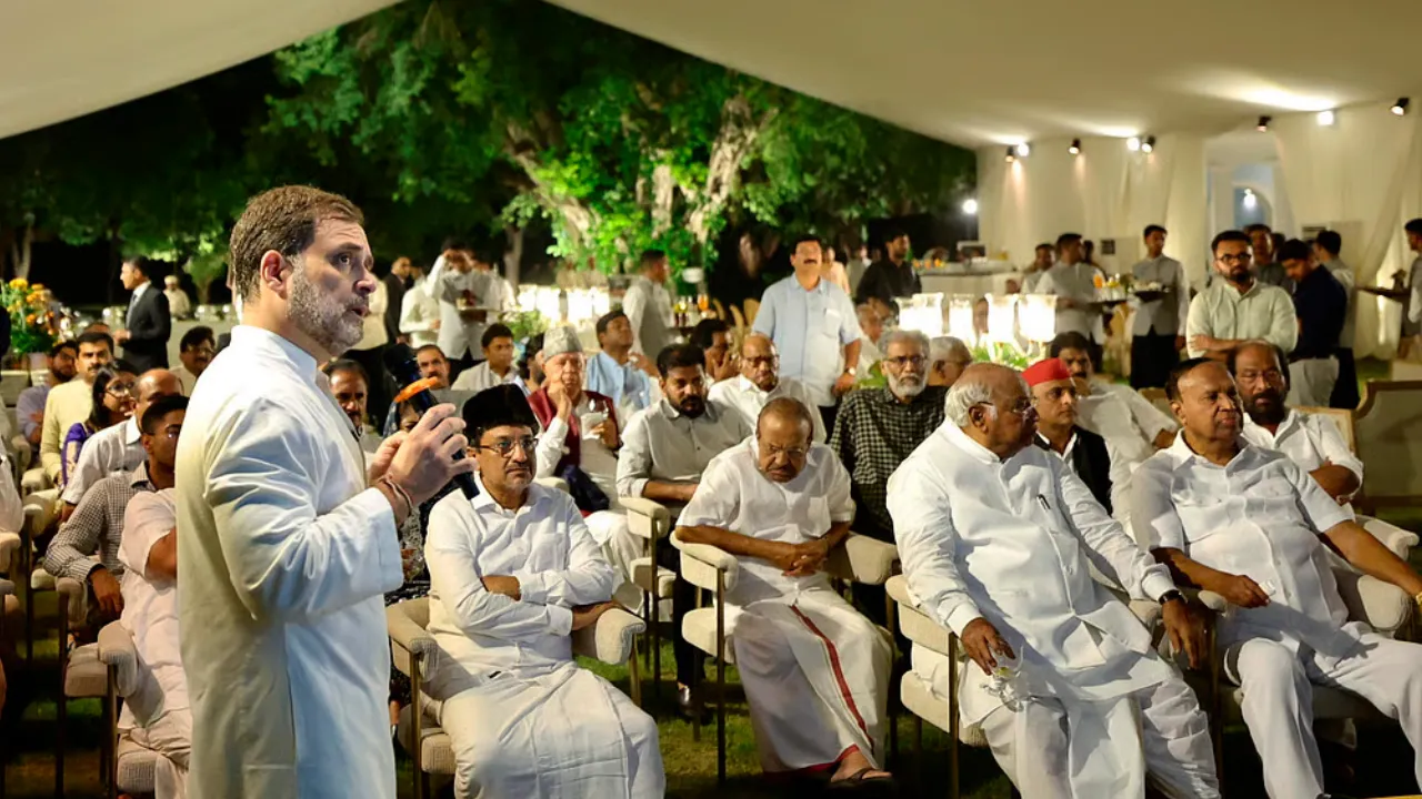 SIR और वोट चोरी को लेकर इंडिया गठबंधन एक, राहुल गांधी के नेतृत्व में होगा Mega Bloack... संसद से EC मुख्यालय तक निकालेंगे मार्च 