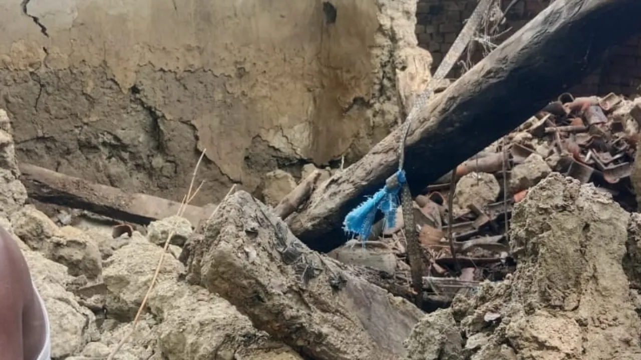 भदोहीः कच्चा मकान ढहने से सास की मौत, बहू घायल 