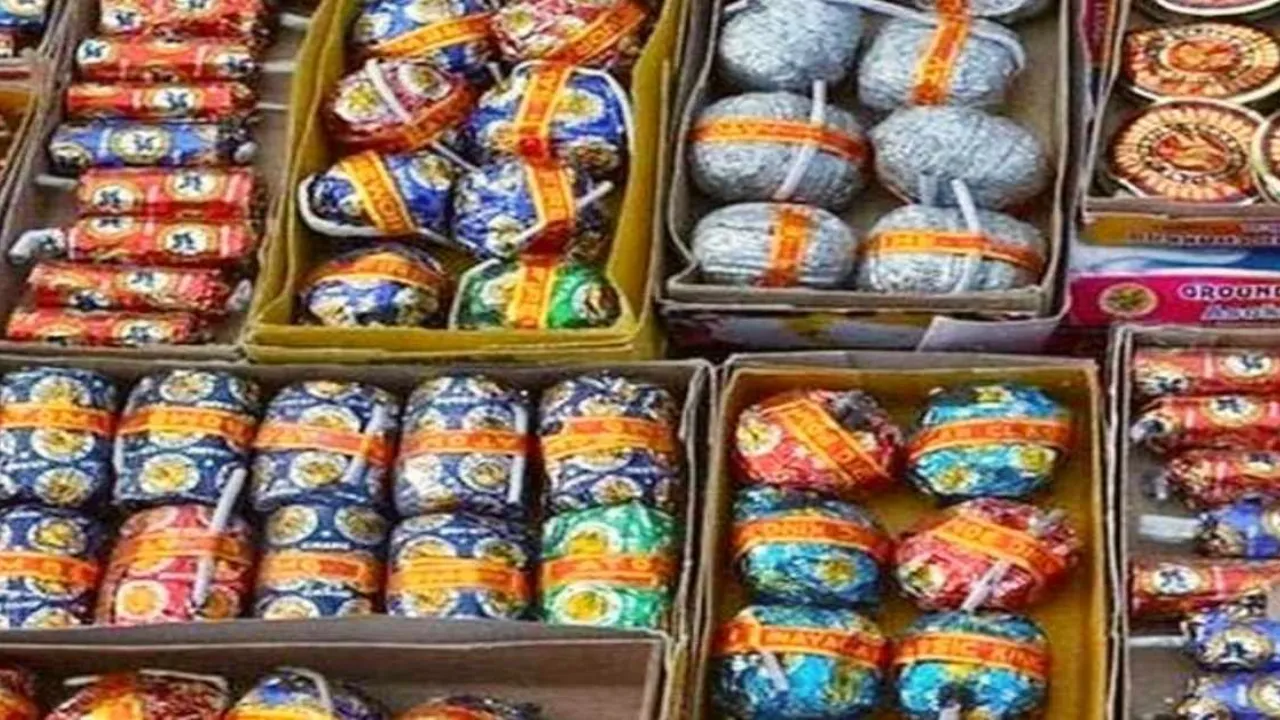 दीपावली से पहले सुप्रीम कोर्ट का बड़ा फैसला, यूपी में पटाखों पर लगी रोक! जाने कौन-कौन से जिले हैं शामिल